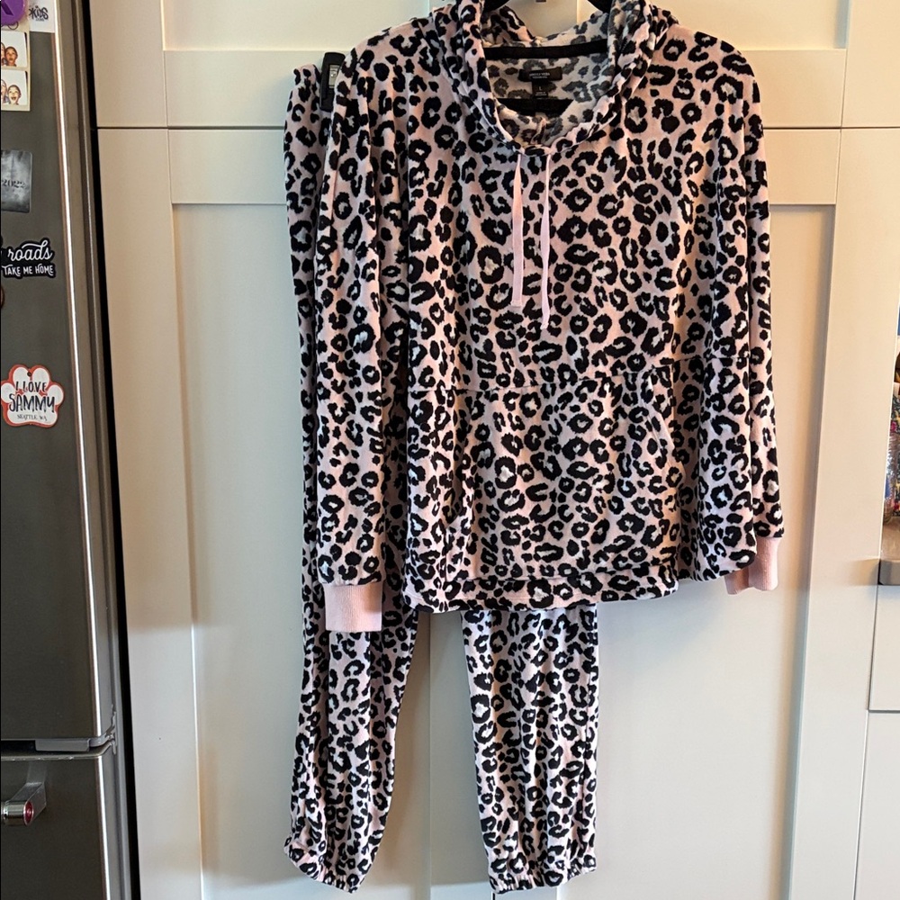 Simply Vera Vera Wang women’s  Pajama Set - Pink Leopard